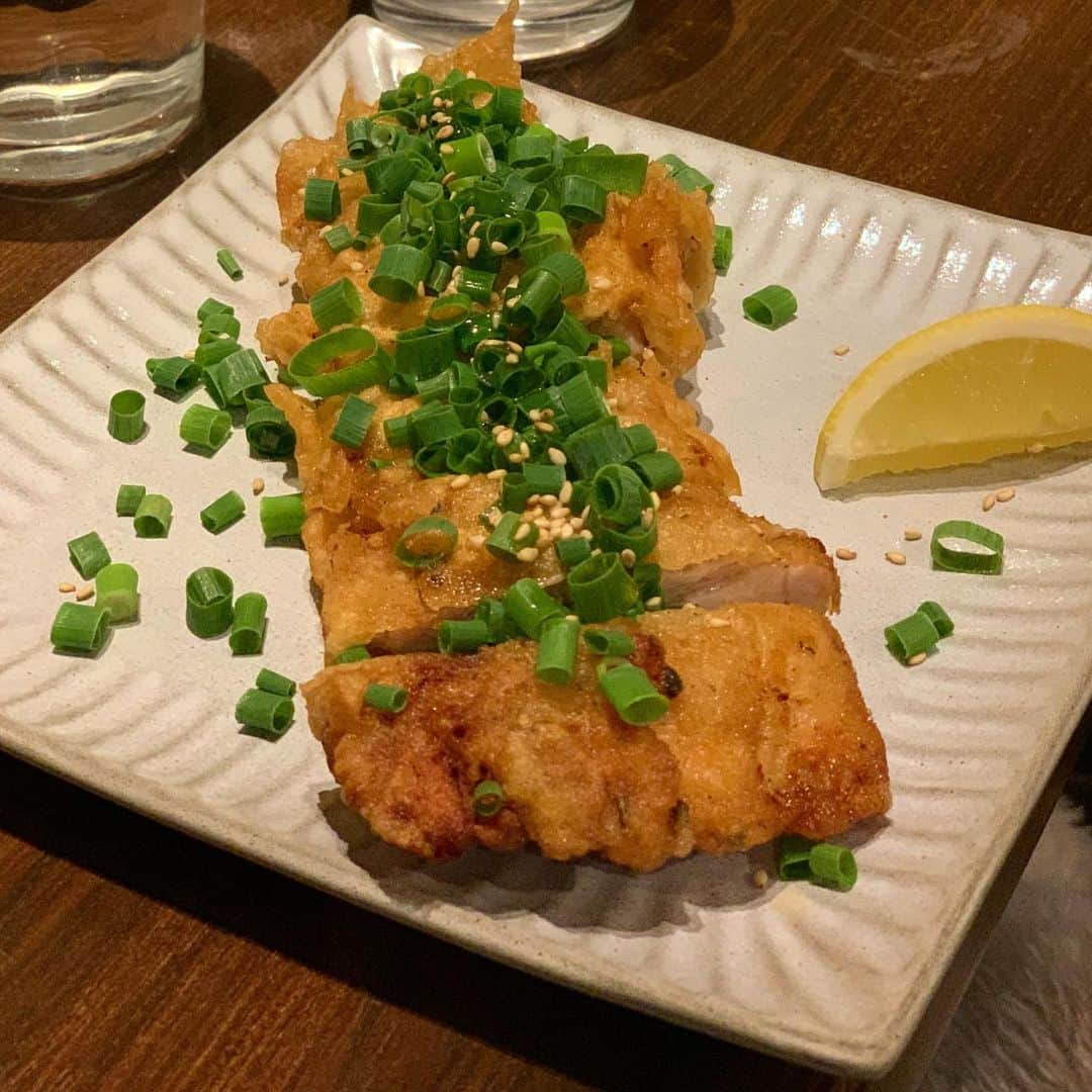 Sayaka.Mさんのインスタグラム写真 - (Sayaka.MInstagram)「. #sapporofood  #soupcurry  #tanukikoji 7chome very yum😋✨ . . 先日のカレーの集まりにて #SOULSTORE ここのゴボウめちゃ美味しい 全部の素材への手の加え方が丁寧で どれ食べても美味しい💓 大通りエリアベスト3に入る名店 . 私は #チキンと野菜のカリー 1200円 チーズトッピング、大辛 . 4枚目は @soupcurry_aiiro オーナーが食べていた、真っ赤な豆腐カリー。気になりすぎた👀 次回食べようとか思いながら、結局またブレずにチキン野菜いきそうだけど、これもめちゃくちゃ美味しそうー。他店で見た事ないしな🤔次回頼もう💕 . 6枚目は @go.ide さんがシェアしてくれた、ネギ塩ザンギ。 これも美味しかった✨ . ここは、観光などで札幌来る人も大通りから近いし是非行く事をお勧めする地元民お勧めのお店😌 . . わかりやすくはyoutubeに動画であげました📹 https://youtu.be/AX1SK1TD9NY (プロフィール下にリンクあり) . #ソウルストア 011-213-1771 #北海道 #札幌市中央区 南3条西7-3-2 F-DRESS 7 BLD 2F https://tabelog.com/hokkaido/A0101/A010103/1058838/ @soulstore_official @spicemen22 😊💗 . =============== 私の食べ歩きの記録は Gourmet food information 제 외식기록 ↓↓↓ #sayaka動画 =============== . #北海道観光応援隊 に任命頂きました🙋‍♀️ . #札幌グルメ #北海道グルメ #北海道観光 #札幌ランチ #札幌食べ歩き #札幌旅行 #スープカレー #スープカリー #狸小路グルメ #狸小路7丁目 #狸小路ランチ #カレー好きな人と繋がりたい #カレー部 #カレーは飲み物 #hokkaidotrip #hokkaidofood #札幌ママ #北海道ママ #札幌子連れランチ #札幌子連れ」2月9日 7時50分 - insta.sayaka