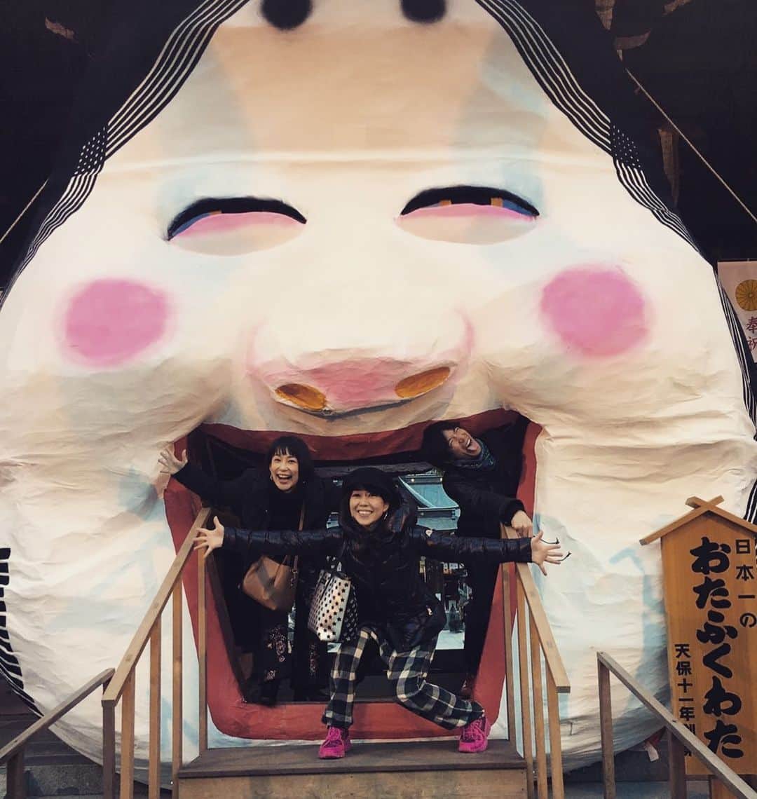 大月さゆのインスタグラム：「福岡公演あっという間でした✨ 福岡の皆さん💕有難うございました！ ラスト一日出し切りますっ。  #櫛田神社 #おっきなおかめさん #テンション上がってます」