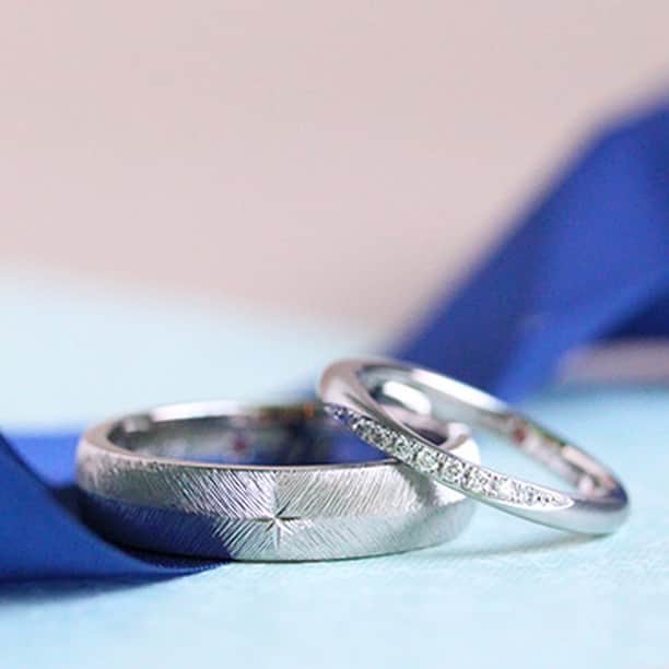 ith / イズ オーダメイド結婚指輪さんのインスタグラム写真 - (ith / イズ オーダメイド結婚指輪Instagram)「“ずっと好きでいられる” そんな結婚指輪がほしかったお二人。 . お揃いであることよりも、 お互いの好みを尊重して選びました。 . 手の大きな男性に合わせた幅広リングには、 マットな羽のような彫り模様を。 . 女性らしい細幅リングは、 ダイヤモンドを並べて エレガントにお仕立てしました。 . . ▽ 指輪について 結婚指輪(男性)：ピウマ Pt900：165,000円〜 . 結婚指輪(女性)：コルネ Pt900：185,000円〜 . .　 公式ハッシュタグ🤳✨ #イズマリッジ . . #結婚指輪 #婚約指輪 #プロポーズ  #マリッジリング #エンゲージリング  #指輪 #ダイヤモンド #ブライダルリング #婚約 #プレ花嫁 #ペアリング #指輪選び  #ウェディングドレス #ナチュラルウェディング  #指輪探し #結婚指輪探し #ゴールドリング  #オーダーメイドリング #結婚指輪オーダー #オーダーメイド #花嫁 #2020春婚 #2020夏婚 #2020秋婚 #特別感 #パーソナライズ #カスタマイズ #羽 #プラチナ」2月9日 8時35分 - ith_marriage