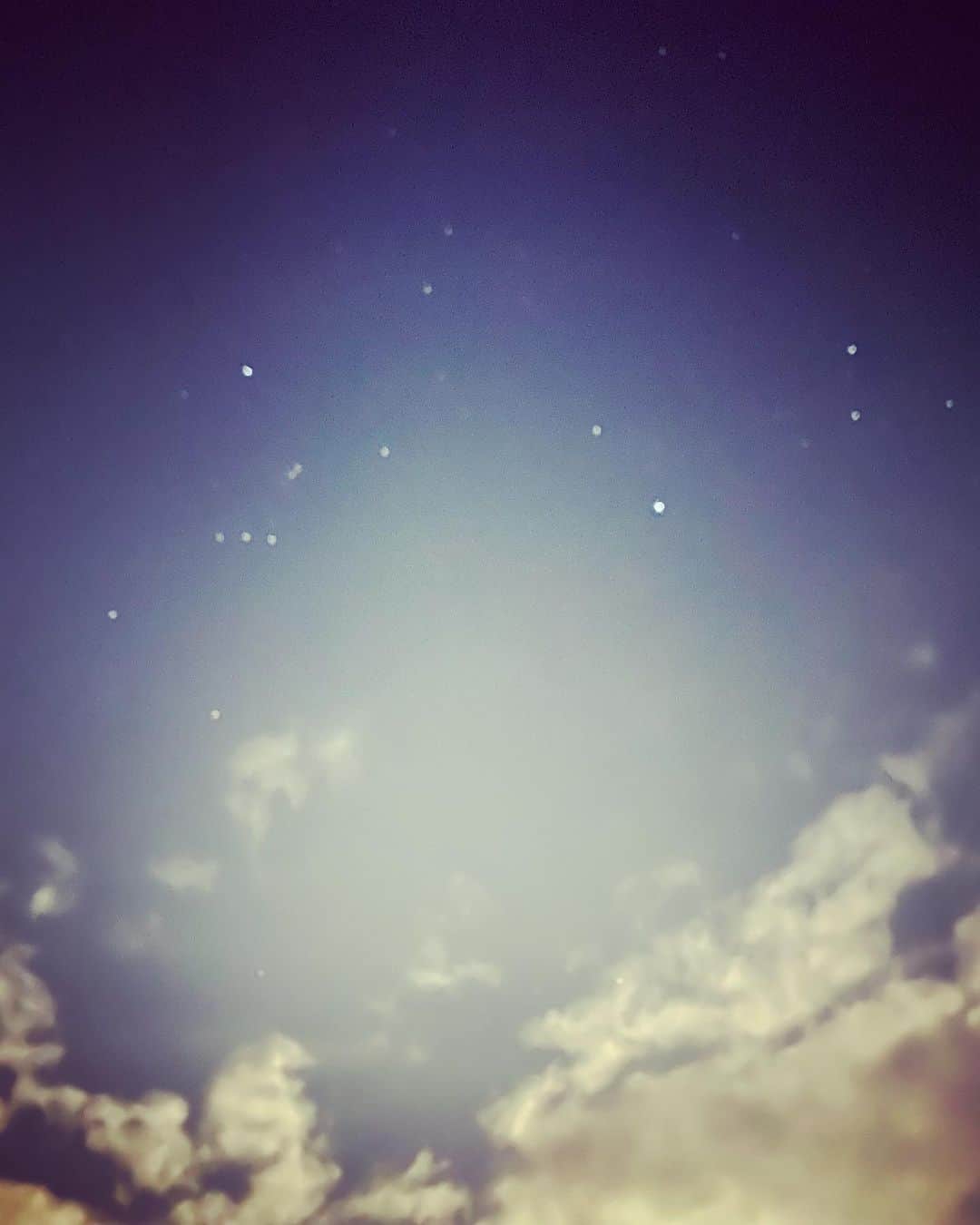 ブライアン・メイさんのインスタグラム写真 - (ブライアン・メイInstagram)「A beautiful spot about 45 mins outside Auckland ... and a sight we don’t see at home - the Southern Cross (upper left) - with the two bright stars that are the ‘pointers’ to it - Alpha and Beta Centauri.  And then the Brave Stars of my old friend Orion - who appears upside down, down here in the Southern Hemisphere (try explaining THAT from a flat-earth point of view !!😂) - with a very much faded Betelgeuse (here below the three stars that line up to make Orion’s Belt) - no longer a first magnitude star.  All the astronomers are wondering if it’s exploded and we might see that explosion soon, when the light from it reaches us.  Light from Betelgeuse takes about 650 years to get to us.  Things to ponder.  Bri」2月9日 8時53分 - brianmayforreal