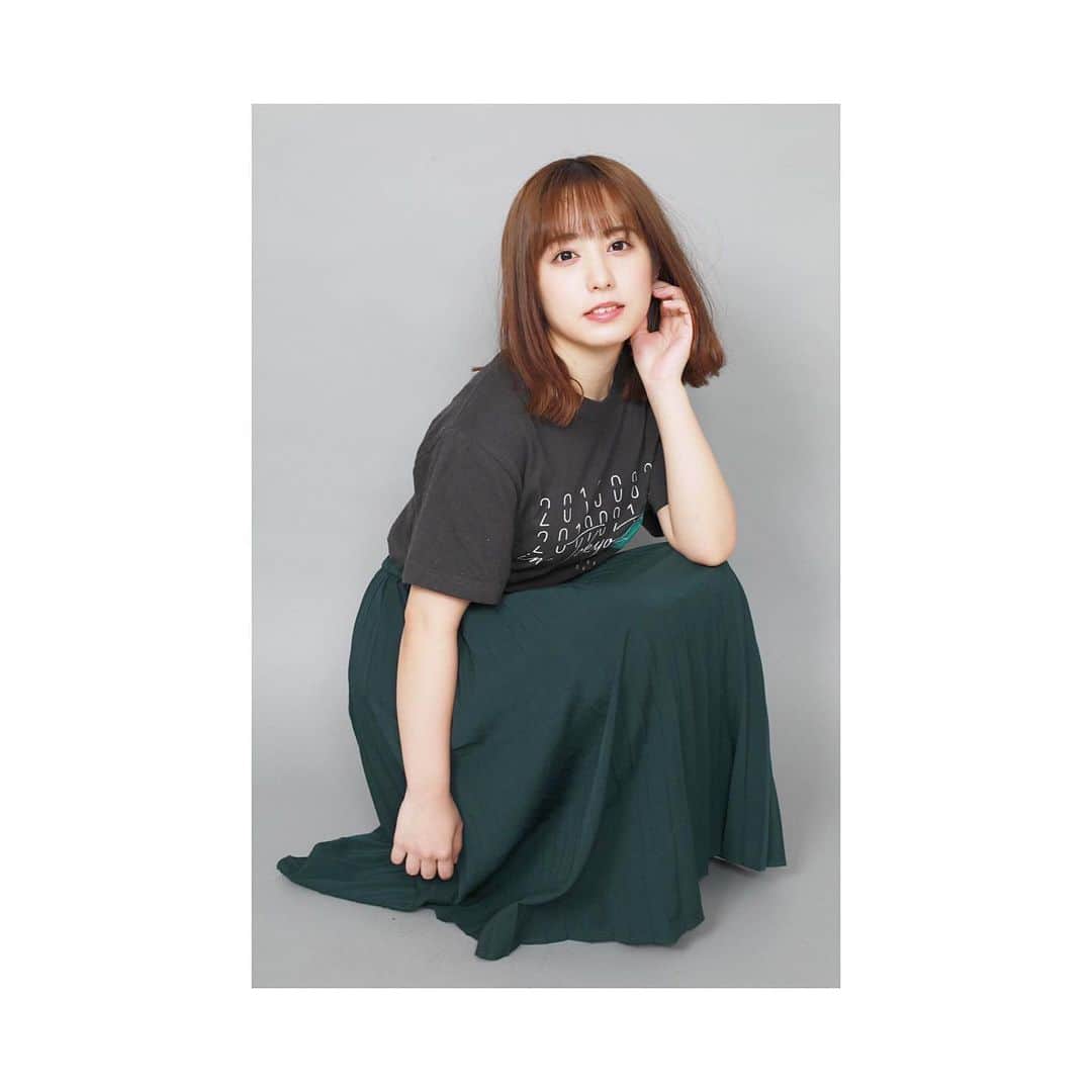 前田美里のインスタグラム：「#EX大衆 WEBにて連載更新。！ . 今週はライブの楽しみ方について…💜💚💙 ‪ . https://taishu.jp/articles/-/71685‬ . いつも持っていくものが多くて荷物いっぱいになります、笑。  #坂道が好きだ #乃木坂46 #欅坂46 #日向坂46 #渡邉美穂 #かえるのピクルス #びたみん #アイドル #nogizaka46 #keyakizaka46 #hinatazaka46 #japanesegirl #follow #followｍe #idol」