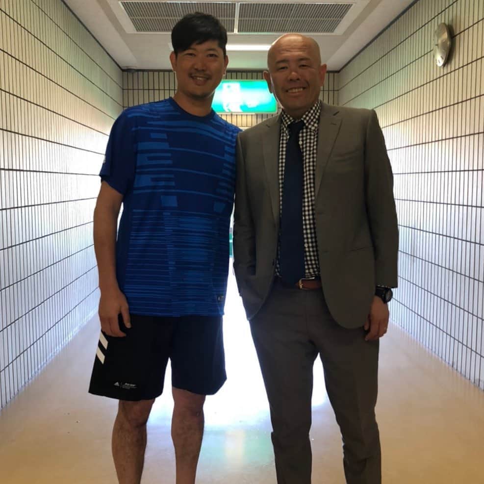 小田幸平のインスタグラム：「今日は練習休みだったので西武2軍、阪神2軍のキャンプ春野球場、安芸球場に行って来ました❗️しかし往復4時間きつかった。今日は第1弾❗️可愛い後輩テツにあってきました🤭今年は頑張れテツ❗️#西武ライオンズ#春野キャンプ#内海哲也#頑張れ#愛媛マンダリンパイレーツ#読売ジャイアンツ#中日ドラゴンズ」
