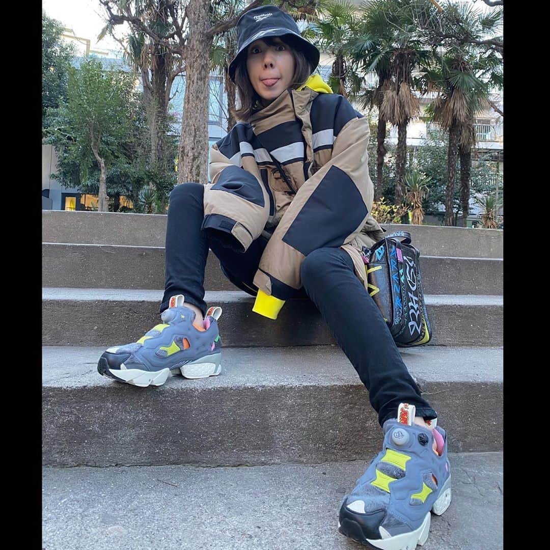 仲里依紗のインスタグラム：「トムとジェリーのポンプきゃわわ〜😼🐹❣️❣️❣️ . . #reebok  #reebokclassic  #pumpfury  #tomandjerry  #トムとジェリーのムービーみてると #私とキツネさんみたいとたまに思う #トムとジェリー仲良く喧嘩しようってゆー歌あったよね？ #仲良く喧嘩 #なんじゃそりゃ笑」