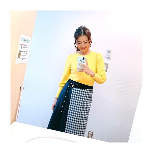 長沢美月さんのインスタグラム写真 - (長沢美月Instagram)「昨日の衣装👗 トップスのボタンも可愛かったです🥰 #chono #衣装 #ズムサタ #ブログ更新しました」2月9日 18時40分 - _mizuki_0212