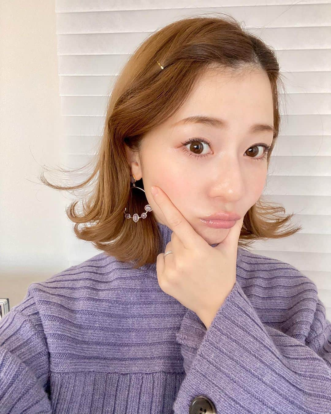 水野佐彩さんのインスタグラム写真 - (水野佐彩Instagram)「・ お洋服に合わせてピンク〜パープルなメイク🌸💗 すべてタグ付けてあります🏷❤️ ちなみに。 この時のファンデは今日ライブで使ったNARSではなく エリクシールのおしろいミルクです😊 おしろいミルク大好き❤ #前髪迷子 #伸ばすにも切るにも今どうしたらいいのか」2月9日 18時41分 - saaya_mizuno