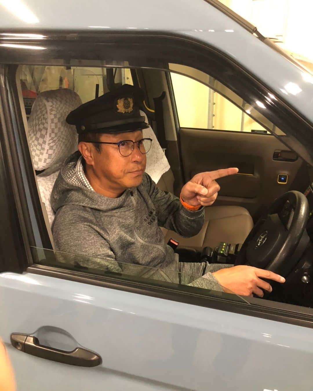 元木大介のインスタグラム：「タクシーの運転手🚕 宮本コーチやんか〜〜笑っ😆 #元木の一言  #元木大介 #日本 #japan #プロ野球 #野球 #読売ジャイアンツ #ジャイアンツ #巨人 #giants #baseball  #宮崎キャンプ #宮本和知 コーチ」