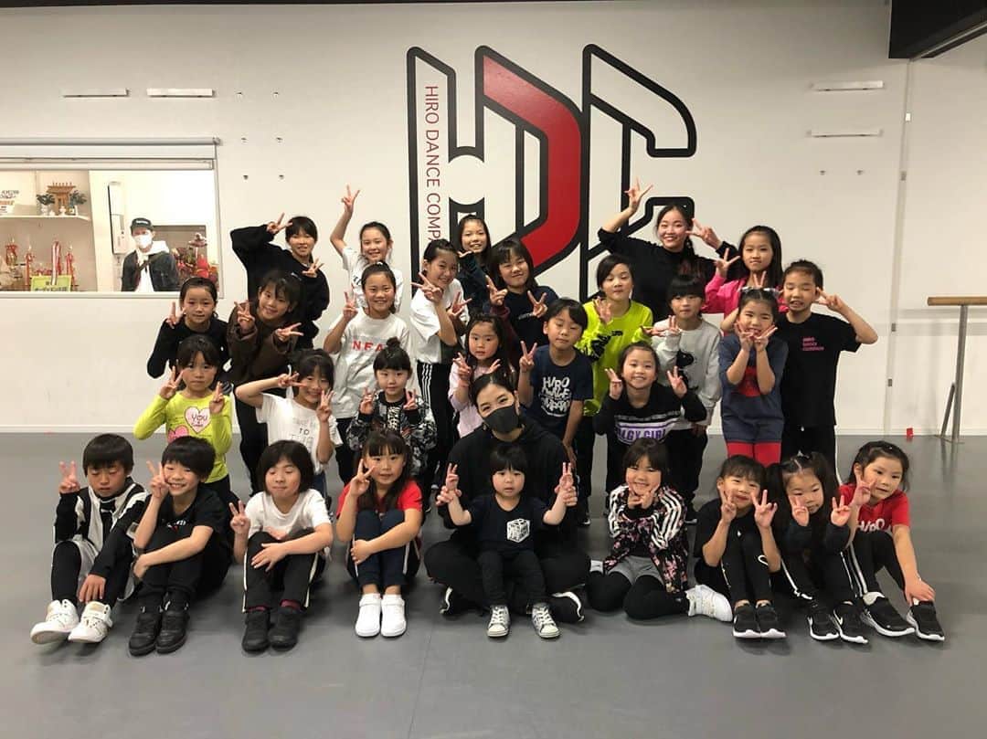 Miki Hirookaのインスタグラム：「2月MIKI workshop @hiro_dance_company  ありがとうございました😎✨✨ あーめっちゃ楽しかった！！！！！ 来てくれたみんなありがとう✨  数ヶ月間workshopはお休み頂きますが、また開催する時はお知らせするのでみんな待っててね〜😊❗️ ありがとうございました♡  そして @urara111 😎✨ いつもホンマにありがとう〜！！ 今日もめっちゃ助かりました✨ 東京でもどんどん活躍して、ダンス楽しんでね😎✌️ これからもよろしく❗️ #hirodancecompany  #ヒロダンスカンパニー #mikiws #dance」