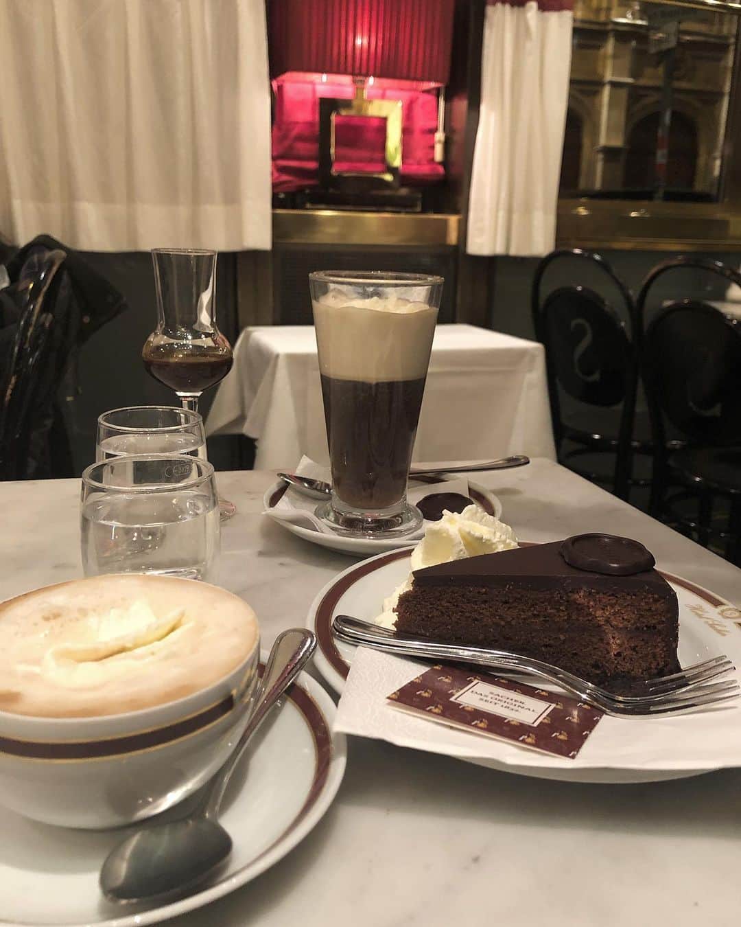湯浅なるせのインスタグラム：「ざっはとるてとめらんじゅ🍰☕️」