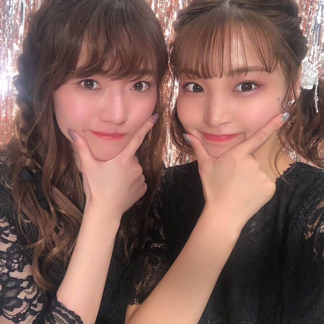 かほこ。さんのインスタグラム写真 - (かほこ。Instagram)「ㅤㅤㅤㅤㅤㅤㅤㅤㅤㅤㅤㅤㅤ ㅤㅤㅤㅤㅤㅤㅤㅤㅤㅤㅤㅤㅤ ガチのアイドル2人と ガチのモデルと並ぶ アラサーの会社員は あーん！地獄〜！！ って感じでしたが 楽しい撮影でした❤︎ ㅤㅤㅤㅤㅤㅤㅤㅤㅤㅤㅤㅤㅤ アラサーだけなぜかみんなより 2〜3時間早い入りだったので 顔がずっと寝てましたごめんなさい😴 （しかも前日の夜らびとごはん行ったら 楽しくて食べすぎて浮腫んだ😇） ㅤㅤㅤㅤㅤㅤㅤㅤㅤㅤㅤㅤㅤ 顔死んでたから見んといて〜！ って気持ちもあるけど（笑）、 また改めてお知らせします！ ㅤㅤㅤㅤㅤㅤㅤㅤㅤㅤㅤㅤㅤ くぼののとずっと話してた👩‍❤️‍👩 ㅤㅤㅤㅤㅤㅤㅤㅤㅤㅤㅤㅤㅤ #来世は可愛く生まれたいですよろしくお願いします神様」2月9日 18時57分 - xxokohakxx