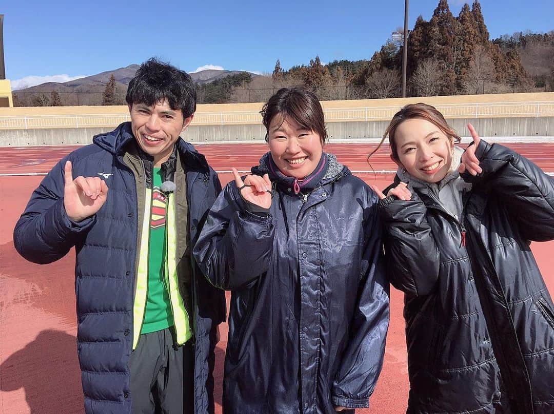 若林翔子のインスタグラム：「*﻿ *﻿ ビバモーーーーンな週末でございました！﻿ 石巻、そして福島。﻿ たくさんのすてきな出会いがありましたよん。﻿ ﻿ 2月3月には放送されるので見てくださいまし！﻿ ﻿ ﻿ ﻿ ﻿ 土曜はね、﻿ ほんと久しぶりにバドミントンやったんだけど﻿ びっくりするくらい速攻でバテて﻿ 自分の運動不足具合に引きました。。﻿ ﻿ 私以上に動いてた小島さんは全然ピンピンしてたのにー﻿ 日々トレーニングしてる人はすごいわ〜﻿ ﻿ ﻿ ﻿ #TBC #東北放送　#サタデーウォッチン﻿ #よしおのビバモン　#小島よしお　さん﻿ #若林翔子　﻿ #宮城　#アスリート探し﻿」