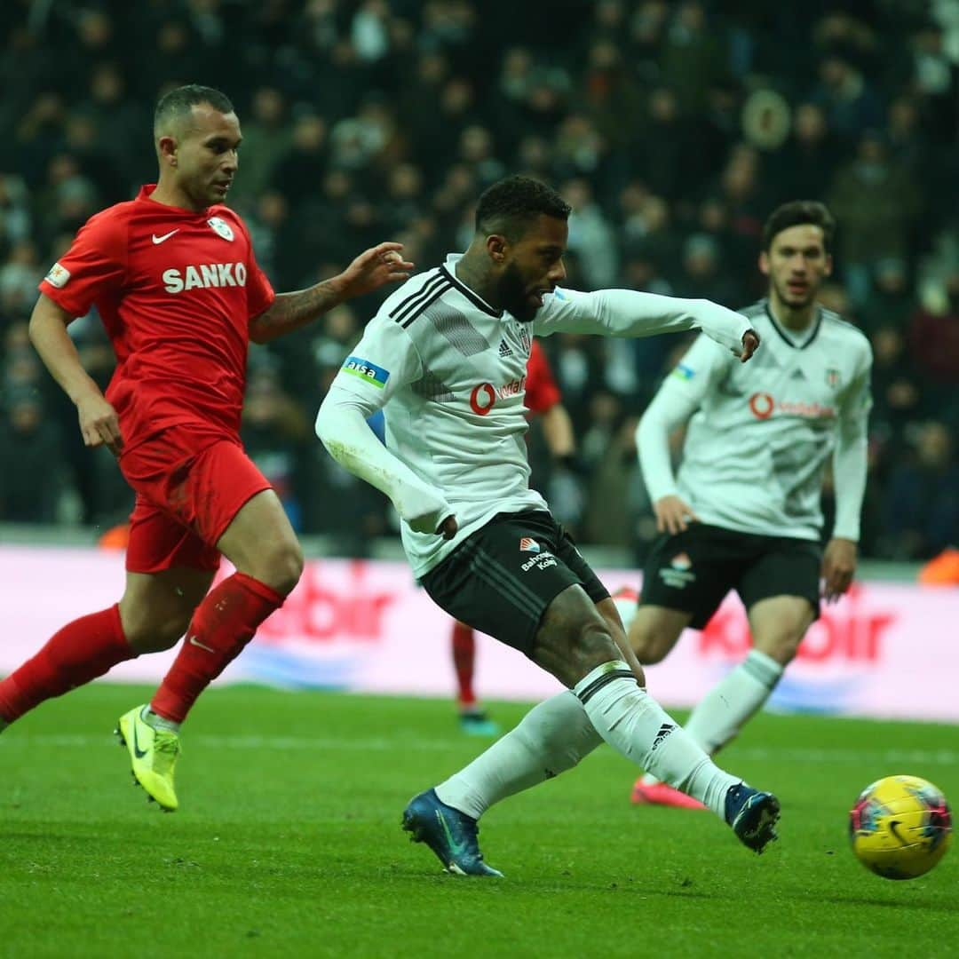 イェレマイン・レンスさんのインスタグラム写真 - (イェレマイン・レンスInstagram)「Happy to be back at the pitch and with my goal #Besiktas 🦅」2月9日 19時05分 - jeremain