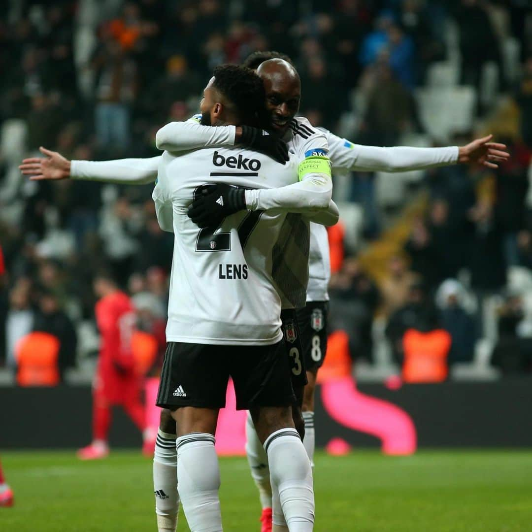 イェレマイン・レンスのインスタグラム：「Happy to be back at the pitch and with my goal #Besiktas 🦅」