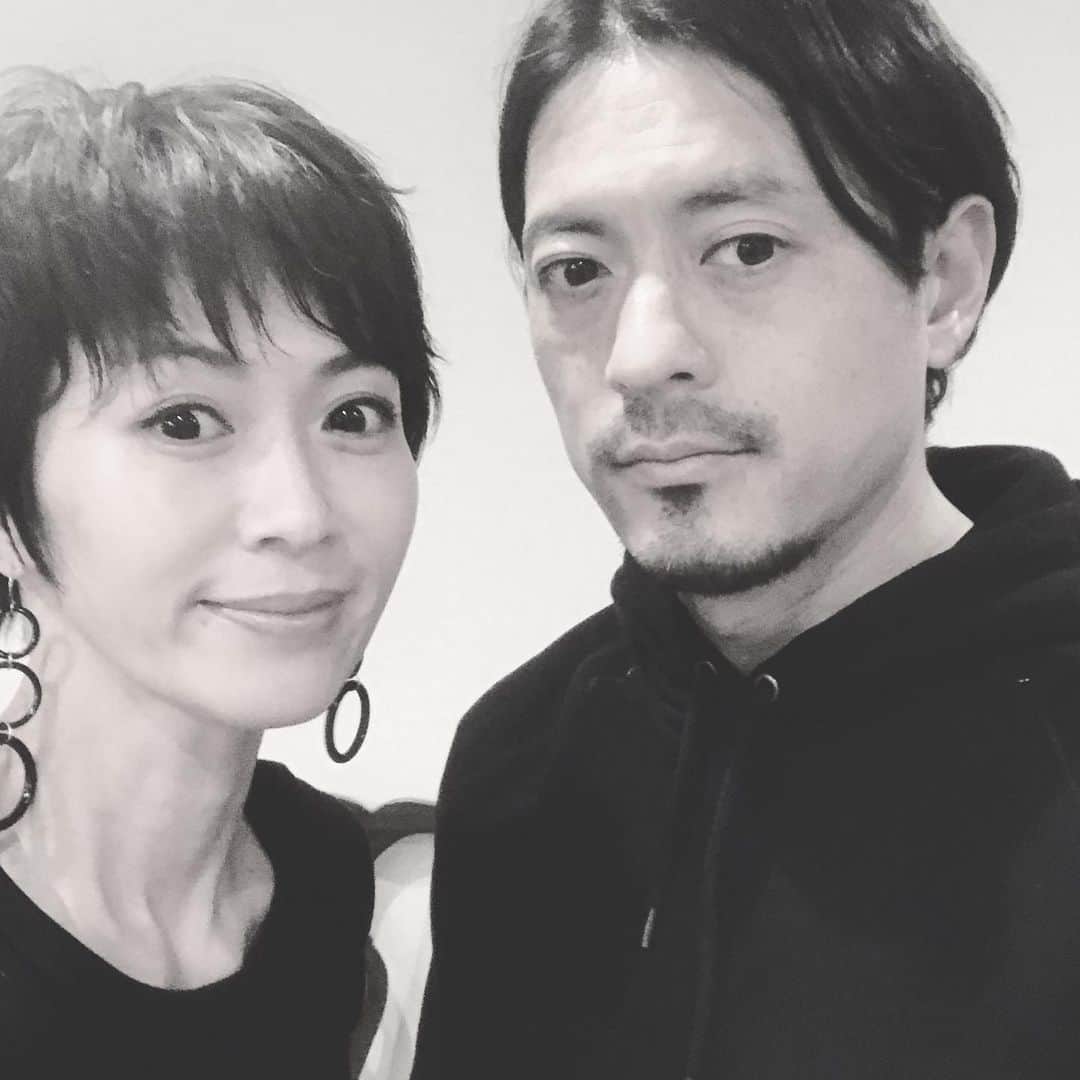 畑野ひろ子のインスタグラム：「先日の結婚記念日にて。11周年😆 11年も一緒にいるなんて。 そんなに経った気がしない😅  いつも、ありがとう。」