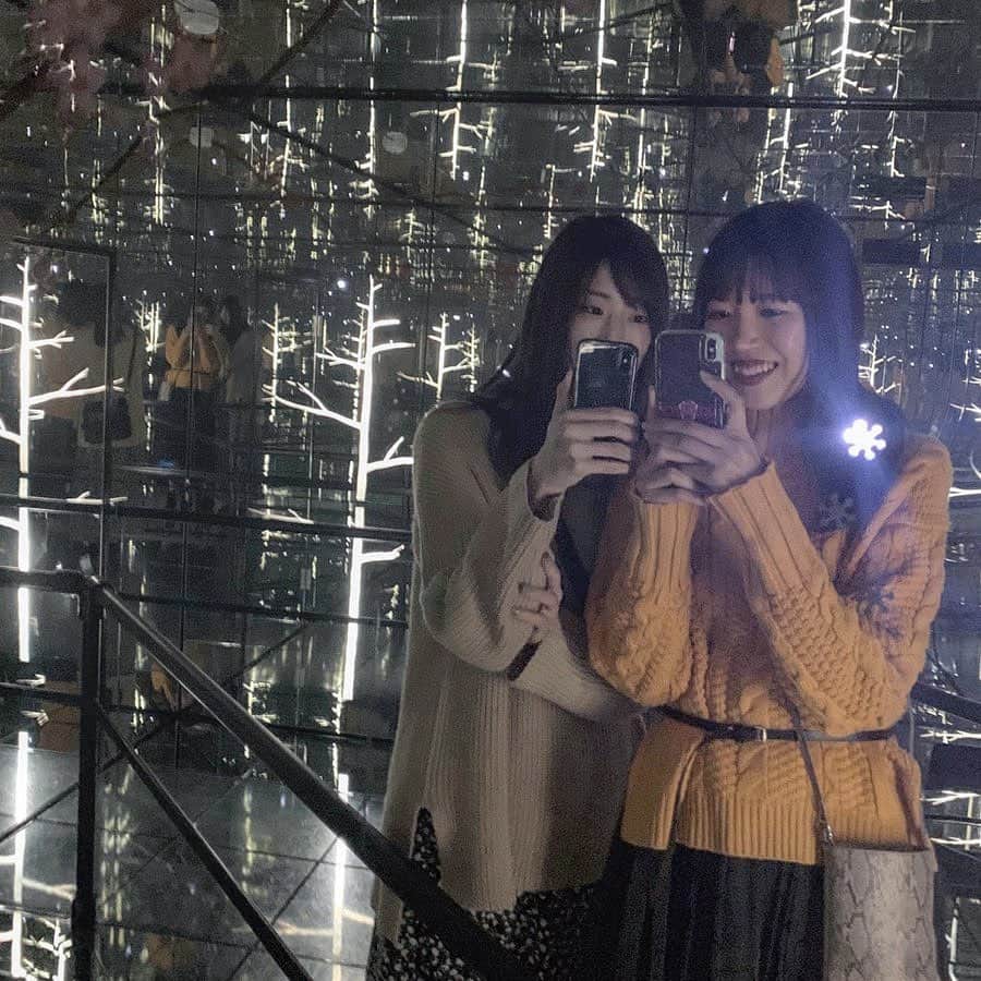 野村明日香のインスタグラム：「﻿ ﻿ ﻿ こずさんとカフェからの﻿ ガラス美術館三河工芸 💎💫﻿ ﻿ 万華鏡の中に入れるちょっと穴場の美術館🤩✳︎﻿ ﻿ ﻿ #ガラス美術館三河工芸 #ガラス美術館 #ガラス #万華鏡﻿  #愛知 #西尾 #美術館 #西尾カフェ #カフェバーフラップ」