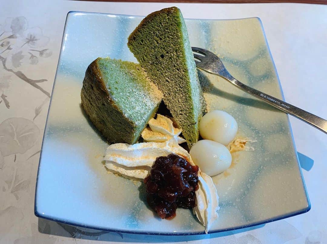 黒木千晶さんのインスタグラム写真 - (黒木千晶Instagram)「食べ物を美味しそうに撮れないのが悩みです💦 この抹茶ケーキもすごーく美味しかったのですが…>< 明日から1週間がはじまる！頑張りましょう☺️」2月9日 19時18分 - kuroki.ytv