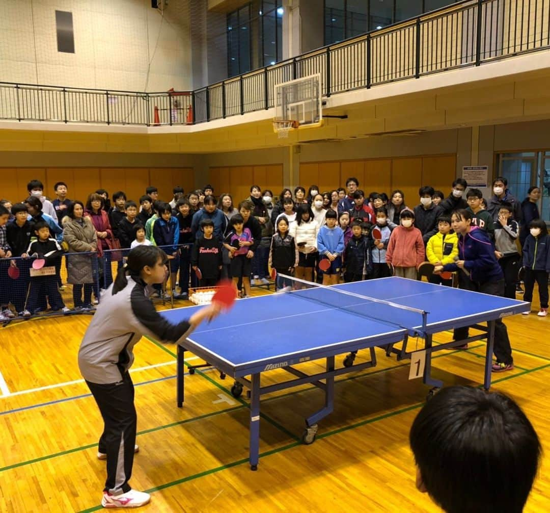 平野 早矢香さんのインスタグラム写真 - (平野 早矢香Instagram)「2日連続で🏓イベント 昨日はニッタク協力の講習会、府中市での親子で楽しめる卓球教室に参加しました✨✨ 冒頭のトークから練習まで、みんな本当に一生懸命に取り組んでくれました‼️‼️嬉しいです😆 この2日間私の方が皆さんから元気をいただきました✌️ 2日間のイベントにご参加くださった皆さま、本当にありがとうございました😄😄😄 #イベント #卓球講習会 #ニッタク #みんな一生懸命 #嬉しいなぁ #ご参加くださった皆さま #ありがとうございました😊」2月9日 19時28分 - sayakahirano0324