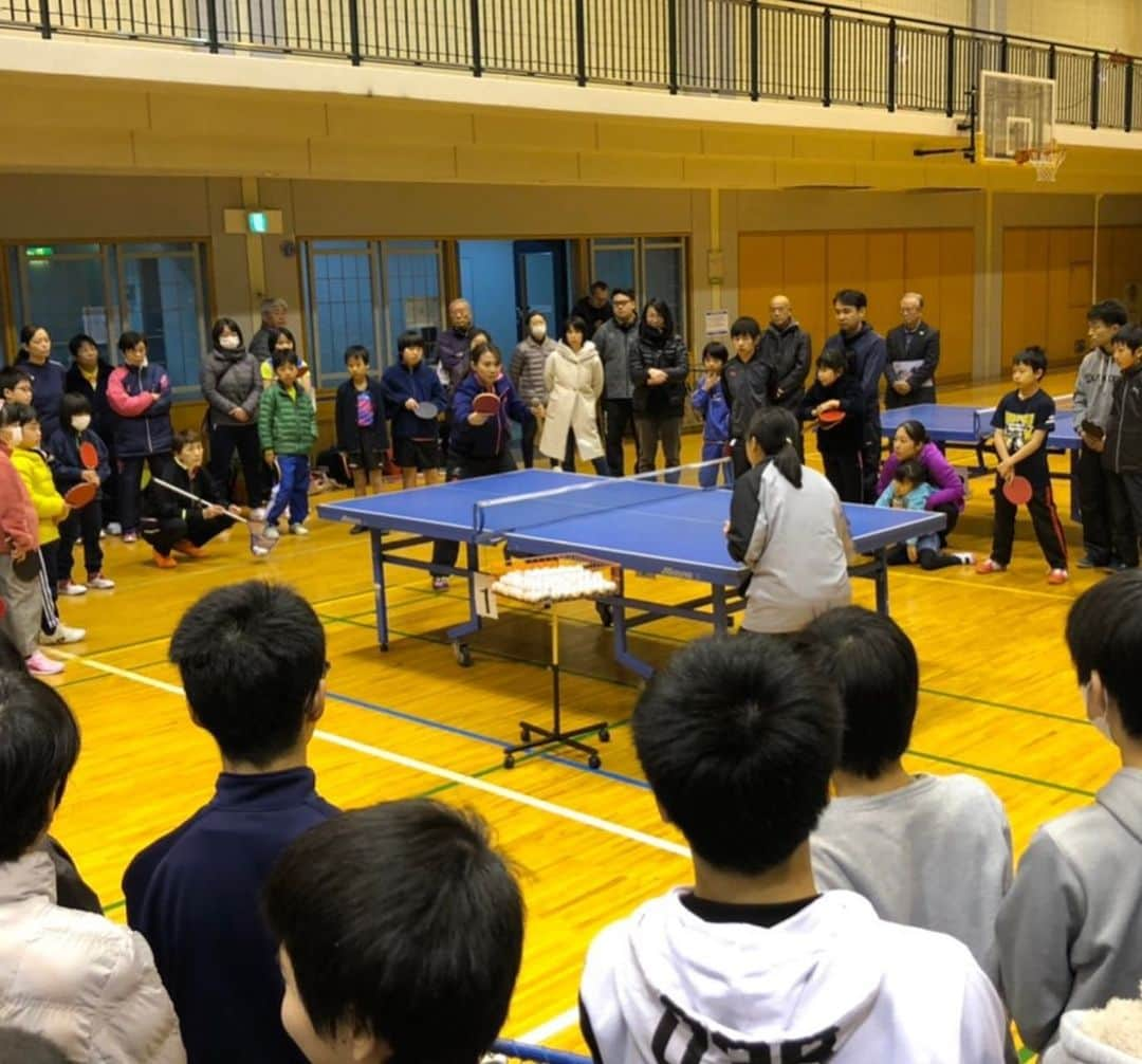 平野 早矢香さんのインスタグラム写真 - (平野 早矢香Instagram)「2日連続で🏓イベント 昨日はニッタク協力の講習会、府中市での親子で楽しめる卓球教室に参加しました✨✨ 冒頭のトークから練習まで、みんな本当に一生懸命に取り組んでくれました‼️‼️嬉しいです😆 この2日間私の方が皆さんから元気をいただきました✌️ 2日間のイベントにご参加くださった皆さま、本当にありがとうございました😄😄😄 #イベント #卓球講習会 #ニッタク #みんな一生懸命 #嬉しいなぁ #ご参加くださった皆さま #ありがとうございました😊」2月9日 19時28分 - sayakahirano0324