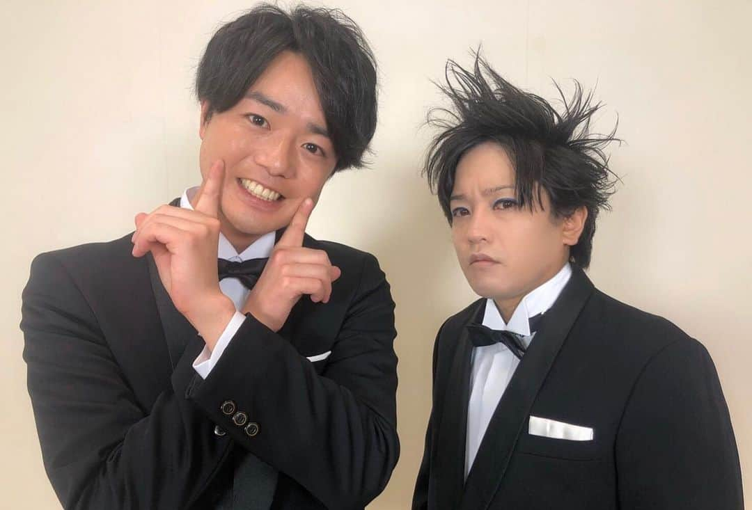 しゅうぺいさんのインスタグラム写真 - (しゅうぺいInstagram)「ネタパレで初めてタキシード⁉️ 着ました👔 相方はやっぱ紫が似合うなぁー✨ うんうん😁  #ネタパレ #ぺこぱ #サンミュージック #シュウペイポーズ  #おくんなましー」2月9日 19時41分 - pekopa.shupei