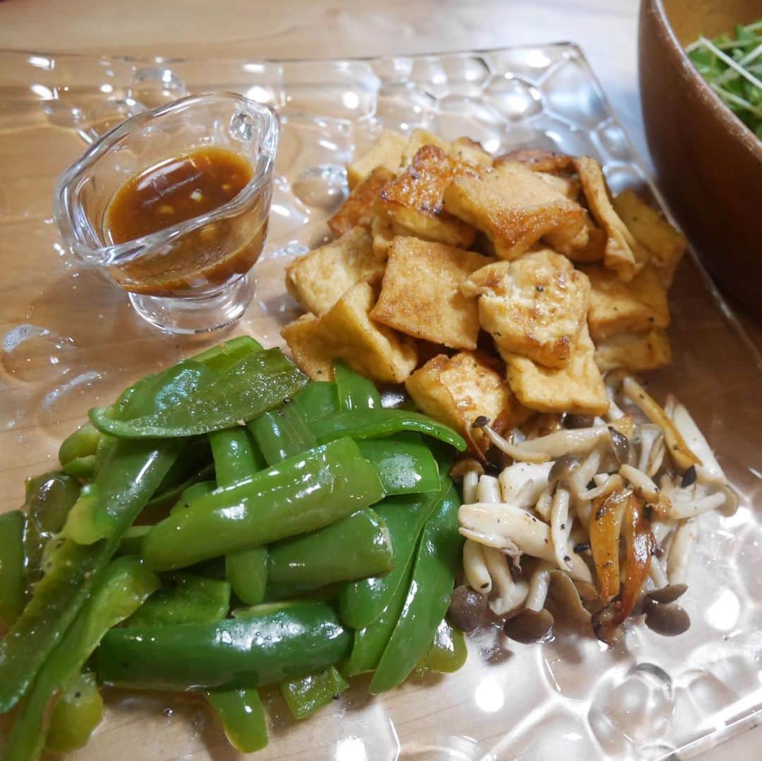 西川史子さんのインスタグラム写真 - (西川史子Instagram)「薫と一緒に夕食を作りました！厚揚げはお醤油だけではなくて、コチュジャンとバター少し足すと美味です。 色んなことありますが、美味しいご飯食べられて幸せです❣️」2月9日 19時42分 - dr.ayako_nishikawa
