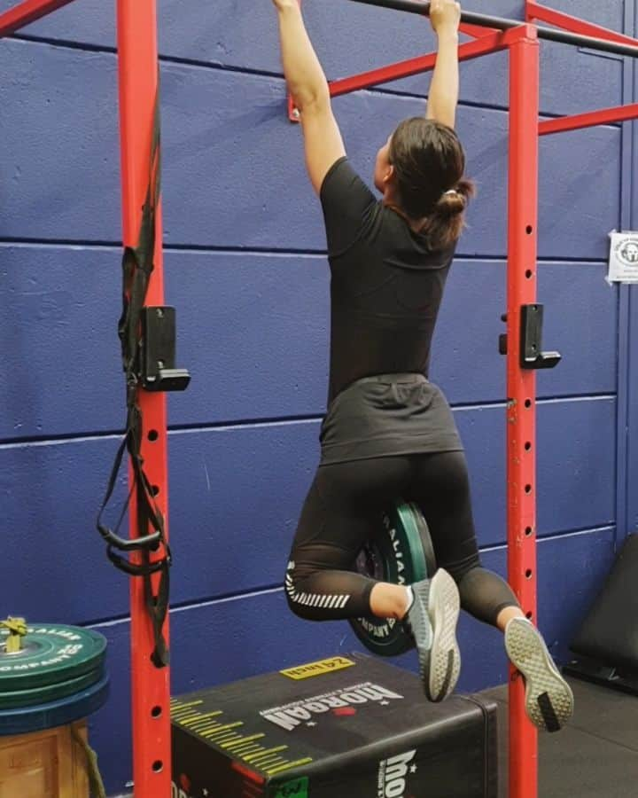 八木愛莉のインスタグラム：「Pull up challenge ... with15kg 🏋️🏋️﻿﻿ 何事も一歩一歩👌﻿ ﻿﻿ #gymlife#trainingcamp#australia#penrith#whitewater#gym#gymmotivation#pullups#fitness#fit4all#nikewomen#nike#anacargo」