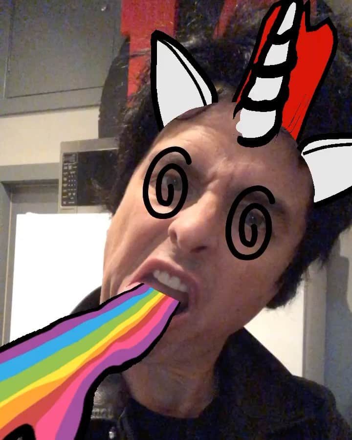 Green Dayのインスタグラム：「Warning: This filter will make you Horny! Get it by clicking on the smiley face on our profile. Tag us if you use it, gonna share some in our stories 🦄🦄🦄@svrfapp」