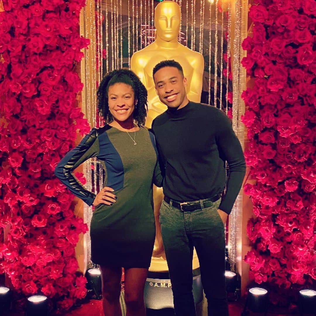 のインスタグラム：「Me & the sister tryin to be a little bougie tonight at this ABC Pre Oscar party 😂🤦🏾‍♂️ #WeTried SWIPE for prime bouginess」