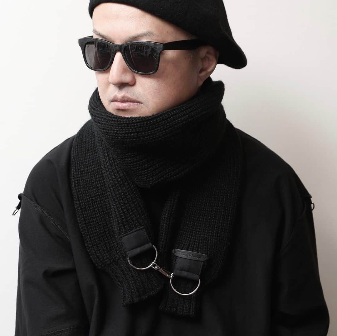 のインスタグラム：「TEARS OF SWAN-DEFORMATION  SLEEVE MUFFLERになります!! 引き続き店頭、official webshopにてオーダー受付中ですので宜しくお願い致します(^^)🧣 http://tears-of-swan.shop-pro.jp/?pid=146136756 (即日出荷) ※プロフィール下のURLからofficial websiteがご覧頂けます  @tears_of_swan  #tearsofswan  #sleevemuffler  #muffler  #スリーブマフラー #マフラー」