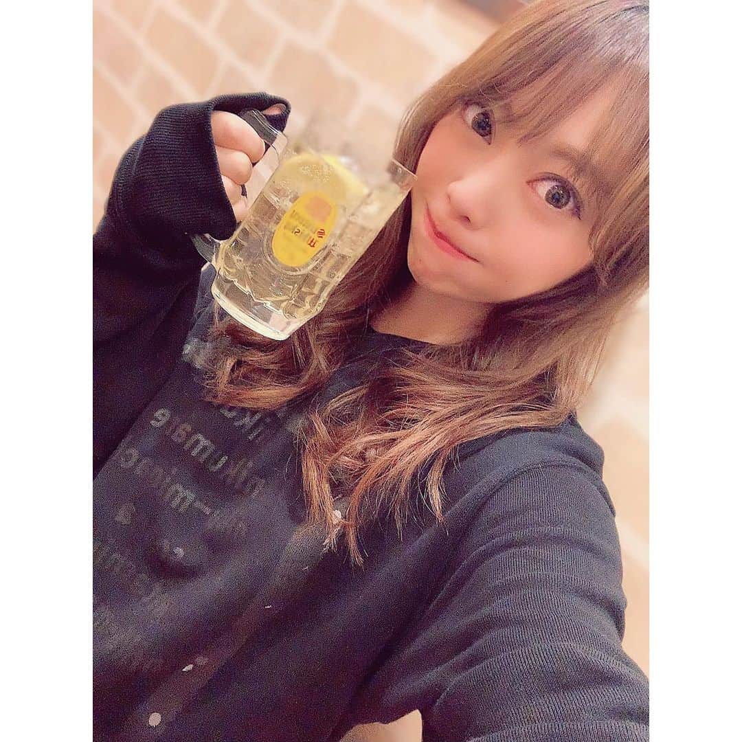 のインスタグラム：「肉まみれの仙台🥩💓 . #ランチ2軒 #合間のダーツ10ゲーム🎯 #ディナー3軒 #少しずつだとて胃がはち切れそう #幸せの限界越え #牛タン #肉 #仙台 #darts」