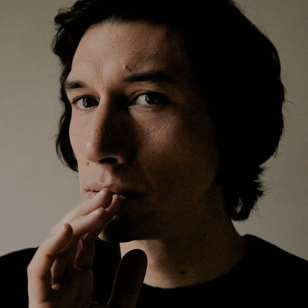 ニューヨーク・タイムズさんのインスタグラム写真 - (ニューヨーク・タイムズInstagram)「Adam Driver is happy to talk about how a character arrives at intimate moments, but isn’t keen to explain how he pulls off a performance: he’s put everything he’s got onscreen. “So what would I add that would make it better? Nothing.” His performance in “Marriage Story” — a tender, stinging tale of divorce — has earned him an Oscar nomination. Tap the link in our bio for the full profile. @eriktanner took this photo.」2月9日 12時00分 - nytimes