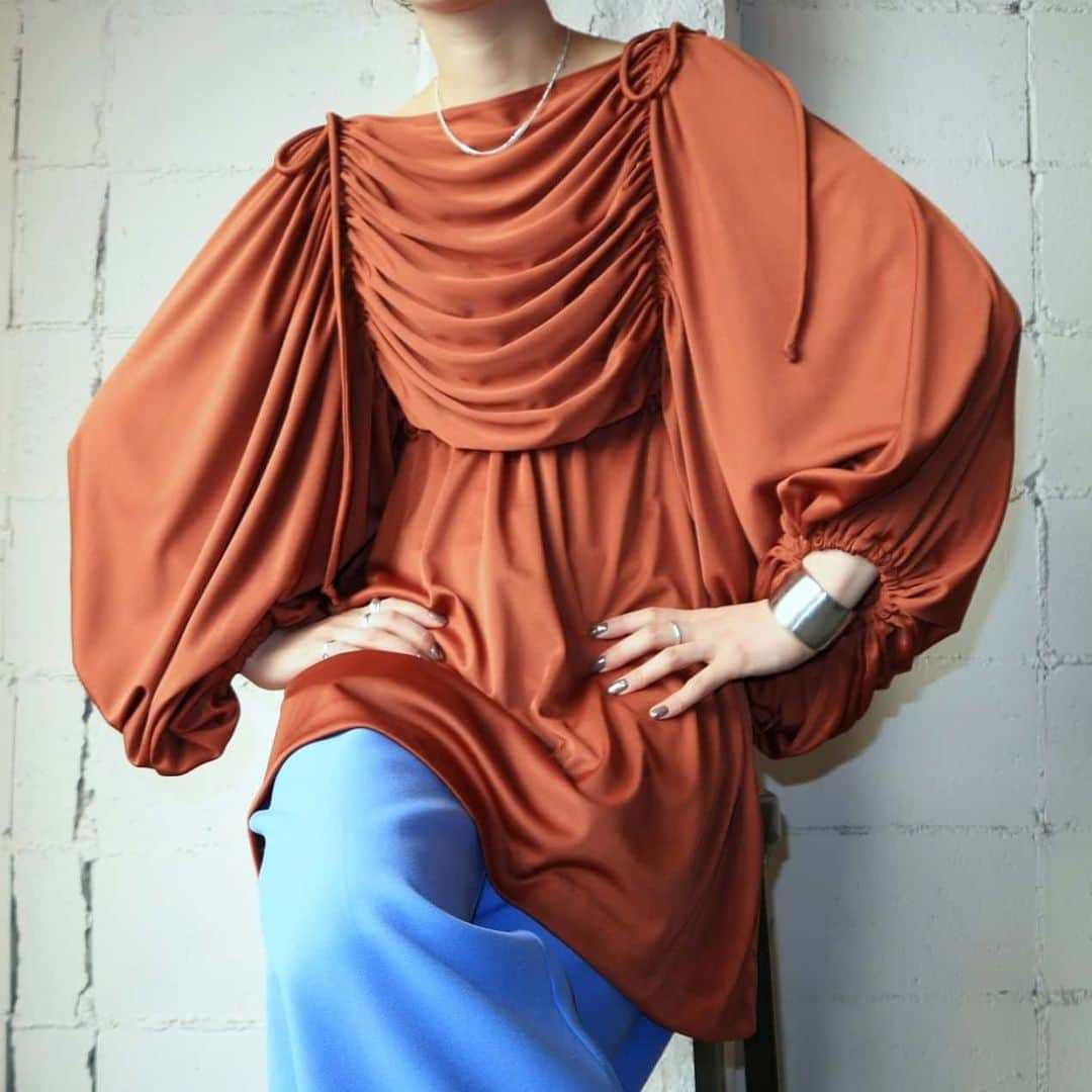吉祥寺 古着屋 Orfeoのインスタグラム：「Drape Volume Blouse  #orfeo #kichijoji #tokyo #vintage #used #fashion #coordinate #outfit  掲載商品のお問い合わせはメールにて承っております。コメント、DMでのお問い合わせは受け付けておりませんのでご了承ください。」