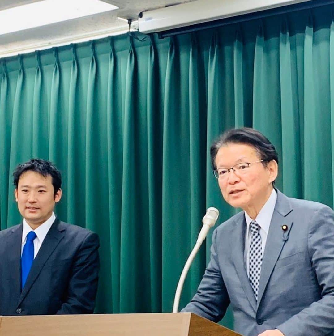 長妻昭のインスタグラム：「西沢都議の報告会に飛び入り参加。早いもので都議本選まで1年余りとなりました。」
