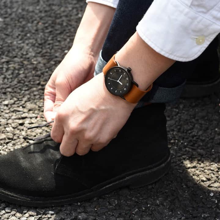 フリーデザインさんのインスタグラム写真 - (フリーデザインInstagram)「. 新生活などの節目に腕時計を新調して、新たな時を刻みはじめるのもいいですよね。 . 「To Wear Everyday（毎日身につけるために）」をテーマとしたスウェーデンの腕時計ブランド「TID Watches」の「 No.1シリーズ」は、 マットな質感のケースと革ベルトによる北欧らしいミニマルなデザインの腕時計です。シンプルなので、オフィス使いからカジュアルなファッションまで合わせることができ、 ケースの大きさが36mmで男女問わず使いやすいサイズ感です。 . 専用の箱に入っているので、バレンタインギフトにもおすすめです。 . 【取扱店舗】 #フリーデザインオンラインショップ #フリーデザイン吉祥寺店 . #tid #tidwatches #ティッドウォッチズ #tidwatchesjapan #tidno1 #sweden #スウェーデン #北欧 #北欧雑貨 #北欧デザイン #scandinavian #scandinaviadesign #スカンジナビアン #腕時計 #freedesign #フリーデザイン #吉祥寺 #kichijoji #lifestylestore #lifestyleshop #ライフスタイルショップ #シンプルライフ #シンプルスタイル #くらし #暮らし」2月9日 13時00分 - freedesign_jp