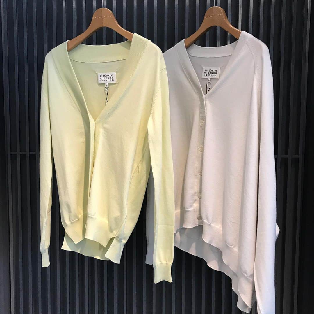 のインスタグラム：「. ◾️2F エストネーション◾️ . レディス、メンズ共に春の新作アイテムを入荷しております🌿 . ①wemen's カーディガン 明るいカラーが春らしいカーディガン。形も2タイプのご準備です。 . 📌Maison Margiela(左) ¥68,000+tax 📌Maison Margiela(右) ¥108,000+tax . . ②バッグ 人気のVASICの"CITY"ショルダーバッグを入荷しております。 . 📌VASIC CITY ¥37,000+tax . . ③men's シングルライダースブルゾン ラムレザーに型押しを施し立体感を持たせたオリジナルブルゾンです。春先のアウターとしてオススメ。 . 📌ESTNATION ¥79,000+tax . . ④men'sバイカラーフーデッドブルゾン、 LIMONTA社のナイロンを利用したストレッチ性の高いブルゾンです。明るいカラーのニットを合わせて春らしく。ブルゾンはネイビー×ブラックの展開もございます。 . 📌ESTNATION ブルゾン ¥45,000+tax 📌ESTNATION ニット ¥19,000+tax . . ⑤⑥men's リバーシブルブルゾン カモフラージュ柄がオシャレなカジュアルブルゾン。リバーシブルで違った印象を楽しめます。 . 📌ESTNATION ¥45,000+tax . . この他にも春の新作商品を多数取り揃えております。ぜひ2F エストネーションへ足をお運びくださいませ🌸 . . #estnation #エストネーション #maisonmargiela #メゾンマルジェラ #vasic #ヴァジック #2020ss #20ss #春物 #春アウター #春カラー #fashion #ファッション #新作 #おしゃれさんと繋がりたい #セレクトショップ #solariaplaza #ソラリアプラザ #fukuoka #福岡 #tenjin #天神」