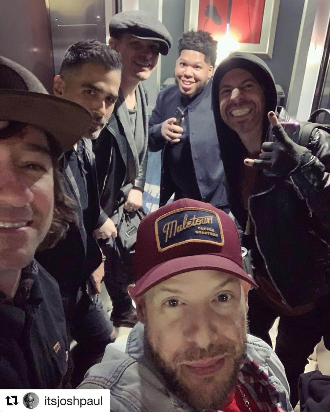 クリス・ドートリーのインスタグラム：「I second this  #Repost @itsjoshpaul with @get_repost ・・・ Thank you to all who came out tonight!  We appreciate you 🤟 • • • #grateful #thefellas #clearwaterflorida #goodvibes #happysaturday #daughtry」