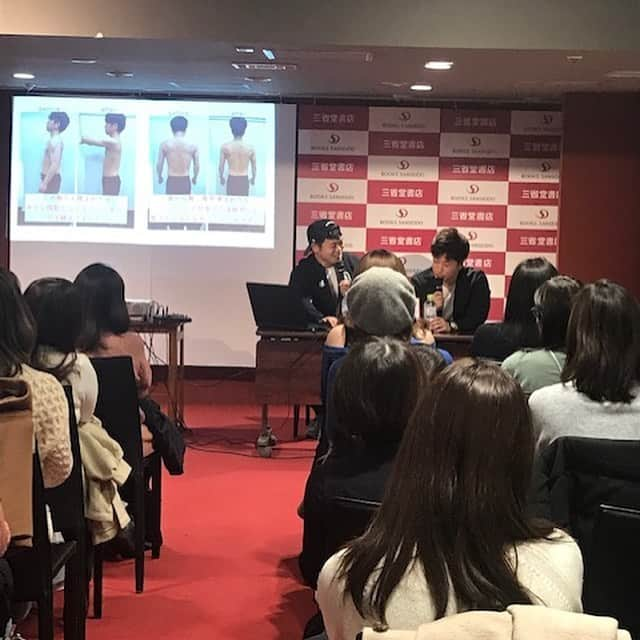 吉野達彦さんのインスタグラム写真 - (吉野達彦Instagram)「三省堂書店さまでのトークイベント無事終了しました。 フォルツァでダイエット成功された2丁拳銃の川谷修士さんとのトークイベントでした。おんぶに抱っこで引っ張って頂きました。 写真は辰巳出版の湯浅さん、ライターの堤さん、漫画を書いてくださった蛸山めがねさんと一緒に。来場できなかったですが穴水さんにも感謝です。  皆様のおかげです。  #吉野式ダイエット #空腹睡眠」2月9日 13時28分 - tatsuhiko_0831