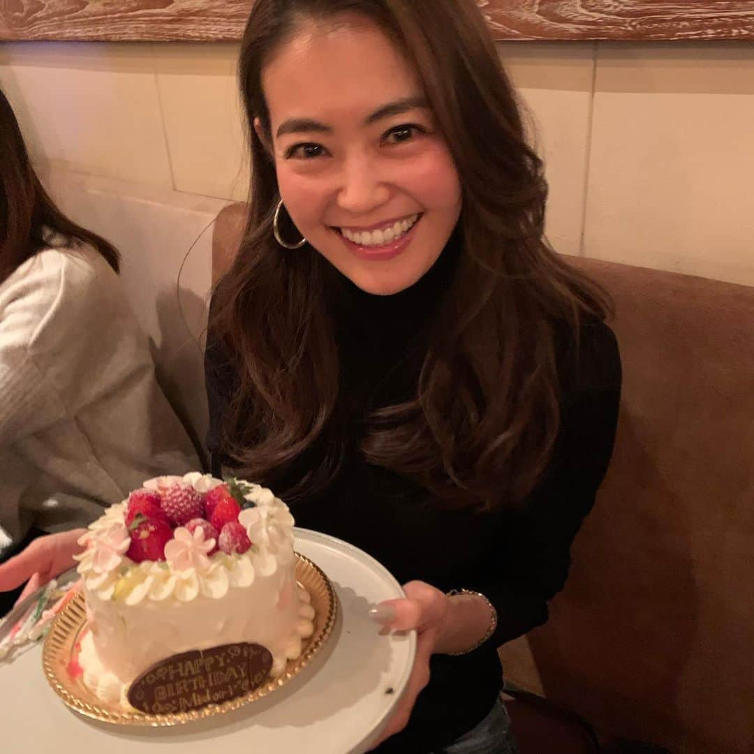 美優さんのインスタグラム写真 - (美優Instagram)「新年1回目のggの練習会😁 ・ ・ 上手な人が教えてくれたり、 みんなでトップレーサーを使ってゲームをしたり… 相変わらずワイワイ☀️ ・ ・ 練習会の後のご飯では座り方が合コンのように…😂 ・ 今年は冬も暖かいし、早くみんなでコンペしたいなぁー😁 ・ ・ #golf #ゴルフ #ゴルフウェア #ゴルフ女子 #⛳️ #golfwear #enjoygolf #大人の部活 #ゴルフ部 #골프 #골프스윙 #高尔夫 #高尔夫球　#gg_jp #トップトレーサーレンジ #toptracerrange」2月9日 13時54分 - miyu11_20