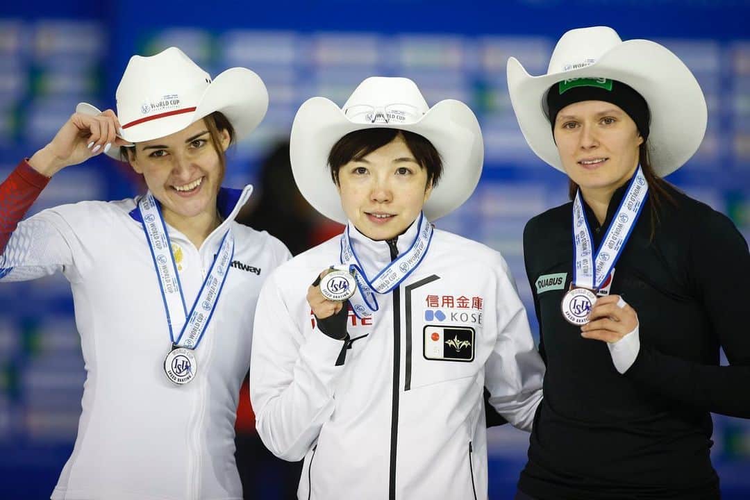 日本オリンピック委員会さんのインスタグラム写真 - (日本オリンピック委員会Instagram)「スピードスケートのW杯第5戦最終日は8日、カルガリーで行われ、女子500mは小平奈緒選手が、女子1500mは髙木美帆選手がそれぞれ優勝しました。（写真：AP/アフロ） . ⛸️World Cup Speed Skating Calgary⛸️ [Women's 500m] 🥇小平奈緒/Nao Kodaira . [Women's 1500m] 🥇髙木美帆/Miho Takagi . #小平奈緒 #NaoKodaira #髙木美帆 #MihoTakagi #スピードスケート #Speedskating #TEAMNIPPON #japaneseolympiccommittee #がんばれニッポン . 📸AP/AFLO」2月9日 13時53分 - teamjapanjoc