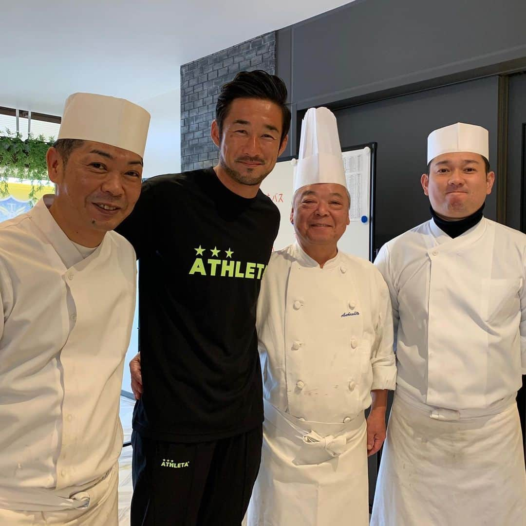 塩田仁史さんのインスタグラム写真 - (塩田仁史Instagram)「都城キャンプ終了！  マロニエ交通株式会社様のご支援のお陰で充実のキャンプが送る事が出来ました。 ありがとうございました。  そして6年ぶりに都城に来て温かく迎えてくれた都城の皆さん、高城の皆さん、グリーンホテルの皆さん本当にありがとうございました！  最高の施設、ピッチ、ホテルの料理、おもてなし、本当に最高の12日間でした！  あと2週間、開幕に向けて頑張ります。  #栃木sc #マロニエ交通株式会社 #グリーンホテル都城 #JEANS SHOP IZUMI #puma #都城市 #高城市」2月9日 14時08分 - shiota_hitoshi