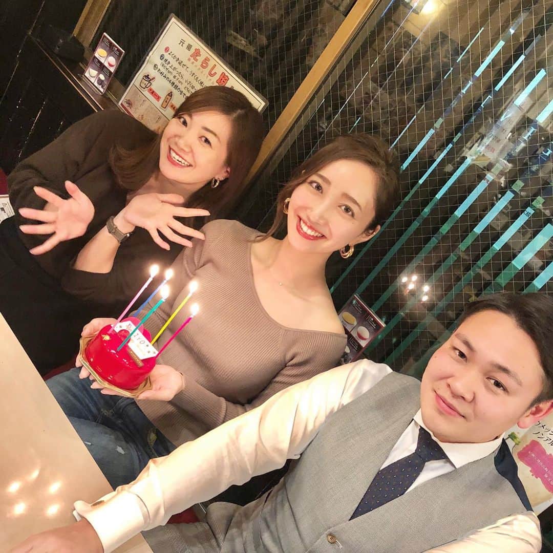 曲渕伊代のインスタグラム：「. 大学時代、少しお手伝いしてたもんじゃ屋さんへ🏮🍻 元バイト仲間？のまいりーとたにめろがお祝いしてくれたの〜〜🥳ありがとう！！ #もんじゃ #作り方がみんなプロ」