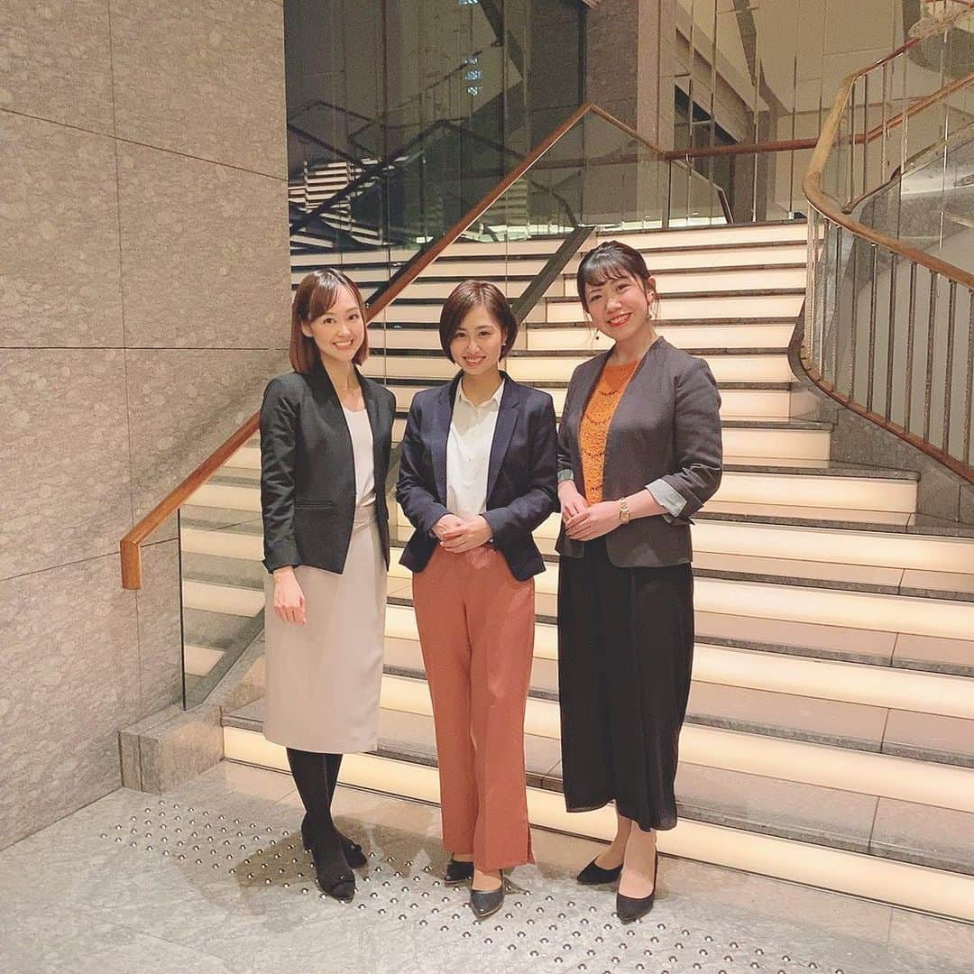 樋田かおりさんのインスタグラム写真 - (樋田かおりInstagram)「とある表彰式があり 女子アナ広報室の2人と会場へGo!! いつも1人で飛び込むアウェイ地帯へ、 3人で行く日がくるとは＾＾ 1人ではない安心感&笑顔が倍になっていく楽しさを感じました♪ ご縁に感謝です。  #表彰式　#司会　#イベント　#研修 #トークナビ  #女子アナ広報室　#企業の顔 #広報　#社長　#代弁者　#伝える #声　#未来　#成長　#繋がり　 #樋田かおり」2月9日 14時17分 - toida_kaori