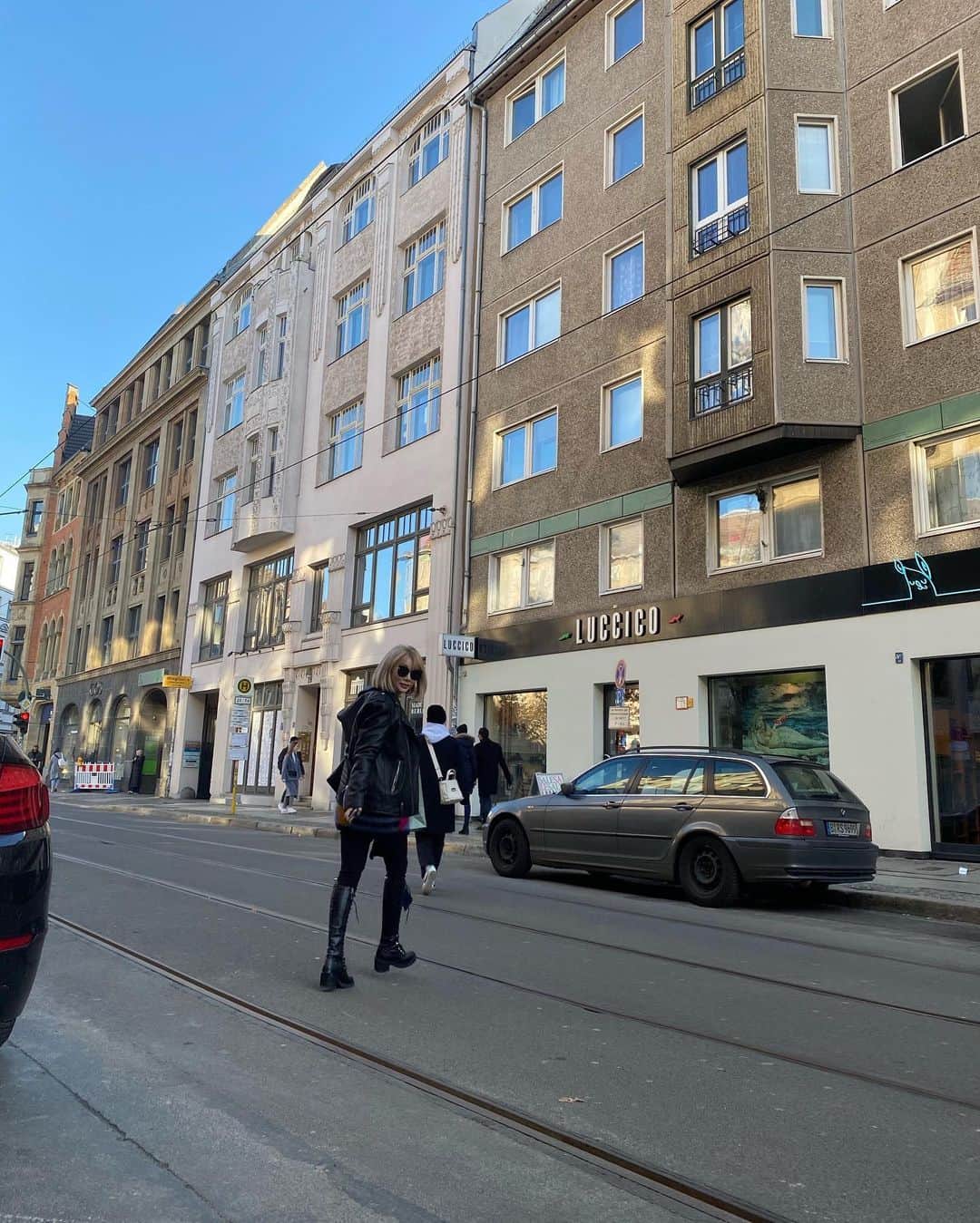ジェアのインスタグラム：「갑자기 베를린, 의식의 흐름대로 티켓팅 해버렸지 뭐야 #berlin🇩🇪🖤」