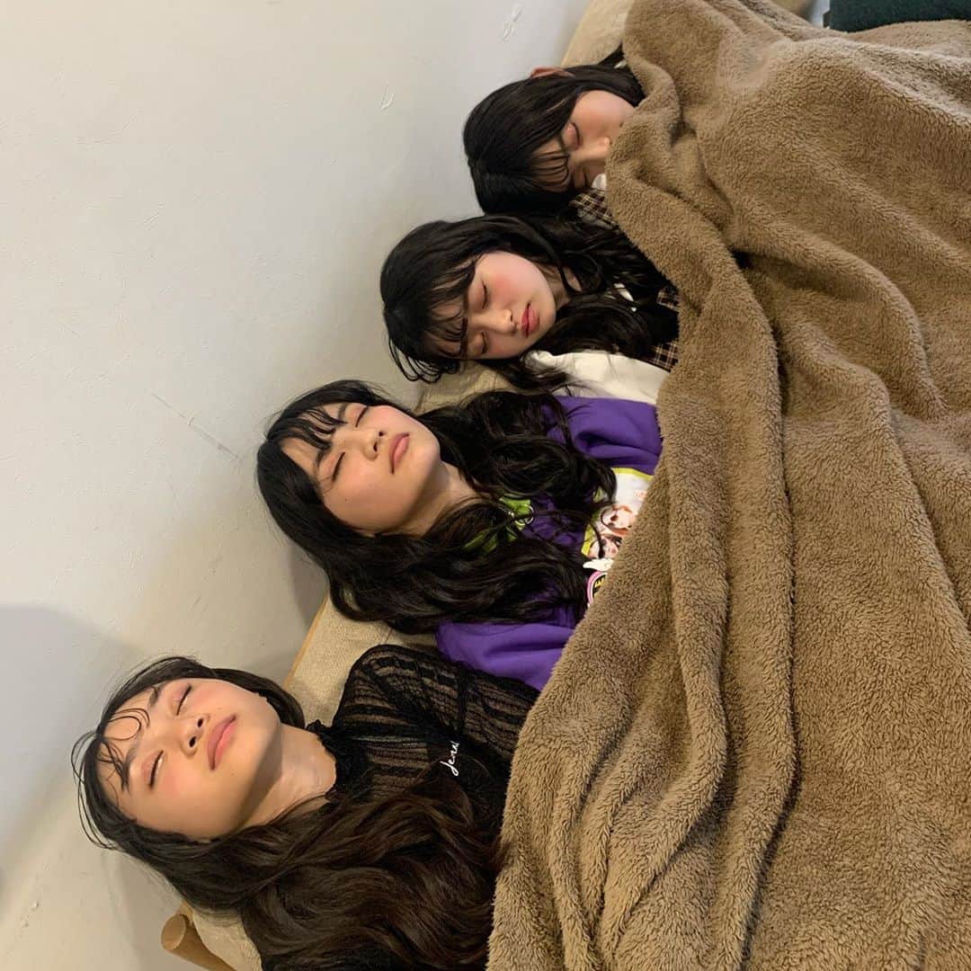 ニコ☆プチさんのインスタグラム写真 - (ニコ☆プチInstagram)「﻿ みんなでのんびり遊んで...﻿ ﻿ お昼寝する休日もありー😪💤﻿ ﻿ ﻿ #ニコプチ﻿ #犬飼恋彩﻿ #関谷瑠紀﻿ #高比良由菜﻿ #近藤藍月」2月9日 15時12分 - nicopuchi_official