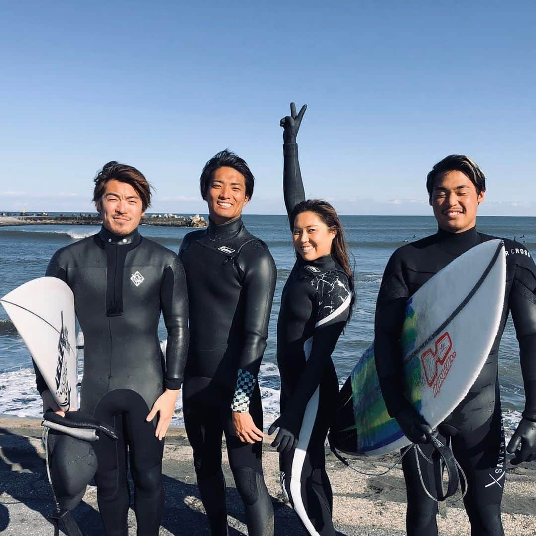 野呂玲花さんのインスタグラム写真 - (野呂玲花Instagram)「SURFERSの撮影は極寒サーフセッション🏄🏽‍♂️ YouTubeのチャンネル登録やコメント、いつも観てくれている皆様ありがとうございます🤍 #よっちゃんいつも撮影してくれてありがとう #SURFERS」2月9日 15時22分 - reikanoro