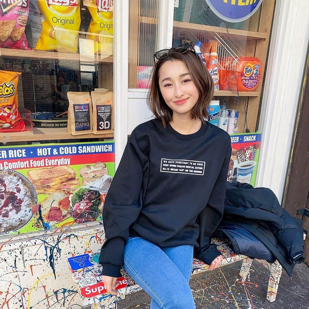 西野沙瑛さんのインスタグラム写真 - (西野沙瑛Instagram)「今日のコーデ﻿ ダウン @thenorthfacejp  サングラス﻿ @eyevan_official  スウェット﻿ @ground_n_ace  デニム﻿ @levis_japan  ランチはチキンオーバーライス🐓﻿ ﻿ 美味しかった❤︎﻿ ﻿ グランダンエースのスウェット﻿ ﻿ 生地がかなり良くて着心地も最高なの🥺﻿ ﻿ 裏はベロアになってるよ🐰﻿ ﻿ #groundnace #ground_n_ace #グランダンエース #ゴルフ女子 #ゴルフ男子 #ゴルフコーデ #スポーツ女子  #ゴルフウェア #スポーツ #golf #골프 #골프스타그램 #골프장 #라운드 #골프스윙 #골프사랑 #골프레슨 #아이언샷 #스크린골프 #드라이버샷 #골스타그램 #トレーニング #トレーニング女子 #筋トレ #筋トレ女子 #golfstagram #golfswing」2月9日 15時29分 - sae_golf