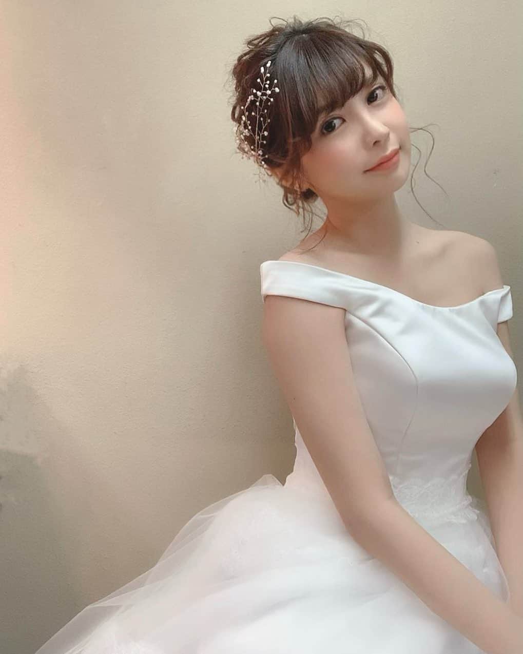 のインスタグラム：「熱田神宮で、大好きなウエディングのお仕事をさせていただきました👗💕. . . . #ウエディングモデル#ウエディングドレス#wedding#weddingmodel#花嫁#ポートレート」