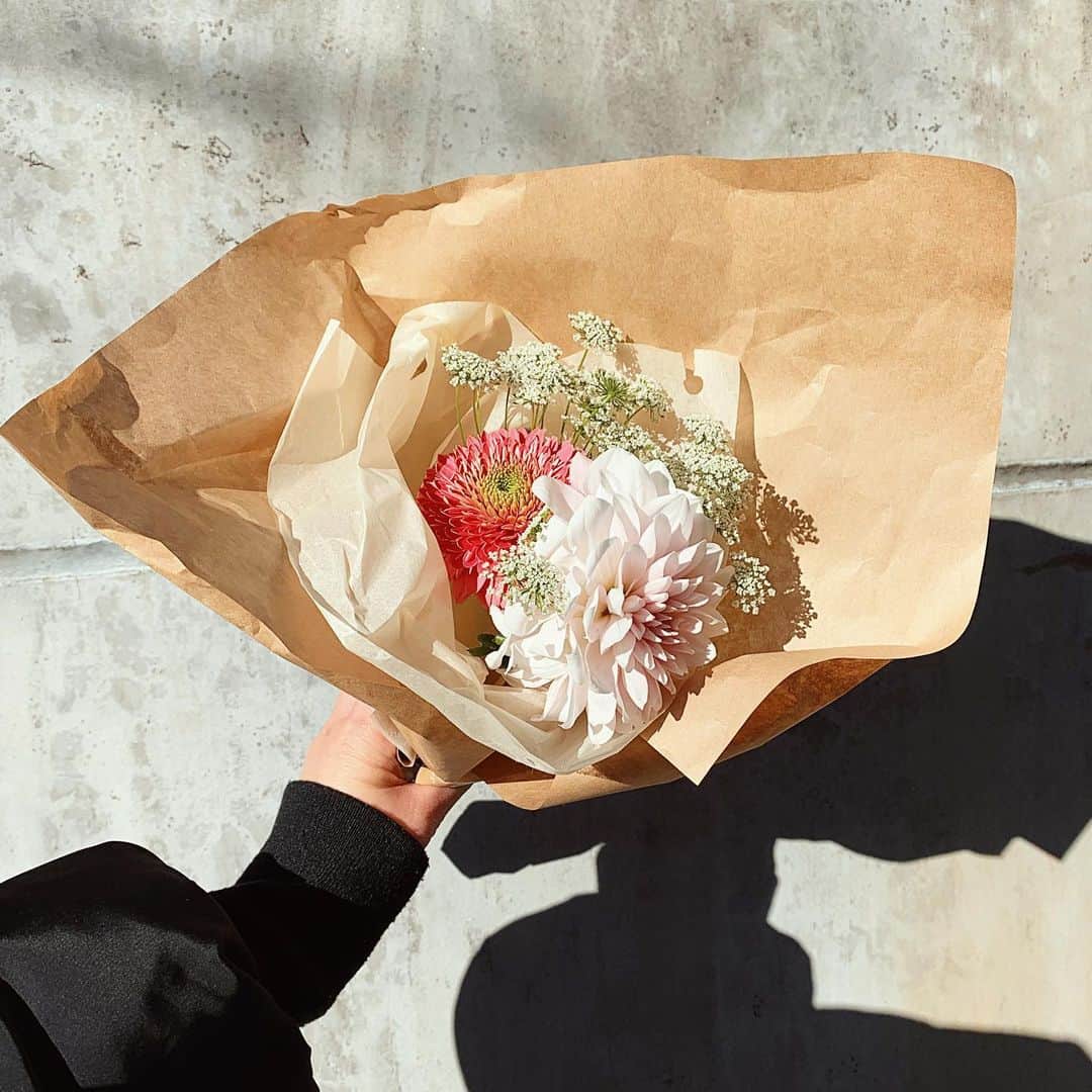 畑中奈緒美さんのインスタグラム写真 - (畑中奈緒美Instagram)「・ 2020.2.9（sun） 今月のお花💐・ ・ #flower #love #diva」2月9日 16時08分 - hatanaka_naomi
