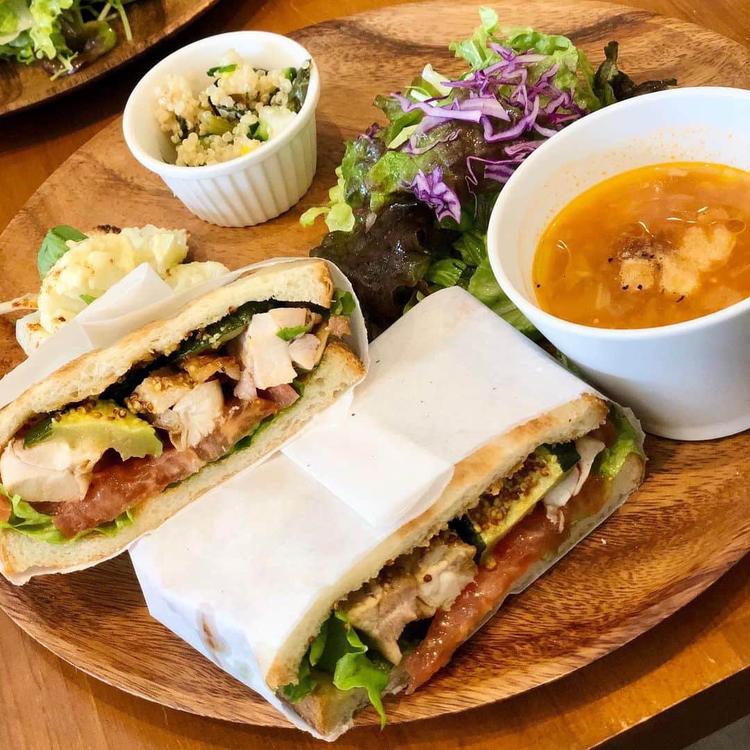 凰津りさのグルメインスタ