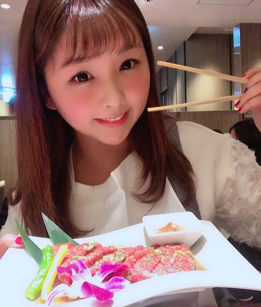 岩村捺未さんのインスタグラム写真 - (岩村捺未Instagram)「今日は2月9日肉の日🥩❤️❤️❤️ . お肉大好き❤❤❤ 魚より野菜よりお肉❤️ お肉とお米最強❤️ あーー今すぐ焼き肉食べ放題 行きたいよーーー！！！！🥩 . . #肉の日 #meet #焼き肉 #ミート #2月9日 #なちゅの食いしん坊万歳 #肉 #ぽっちゃり女子 #ぽっちゃりモデル」2月9日 16時37分 - iwamuranachu