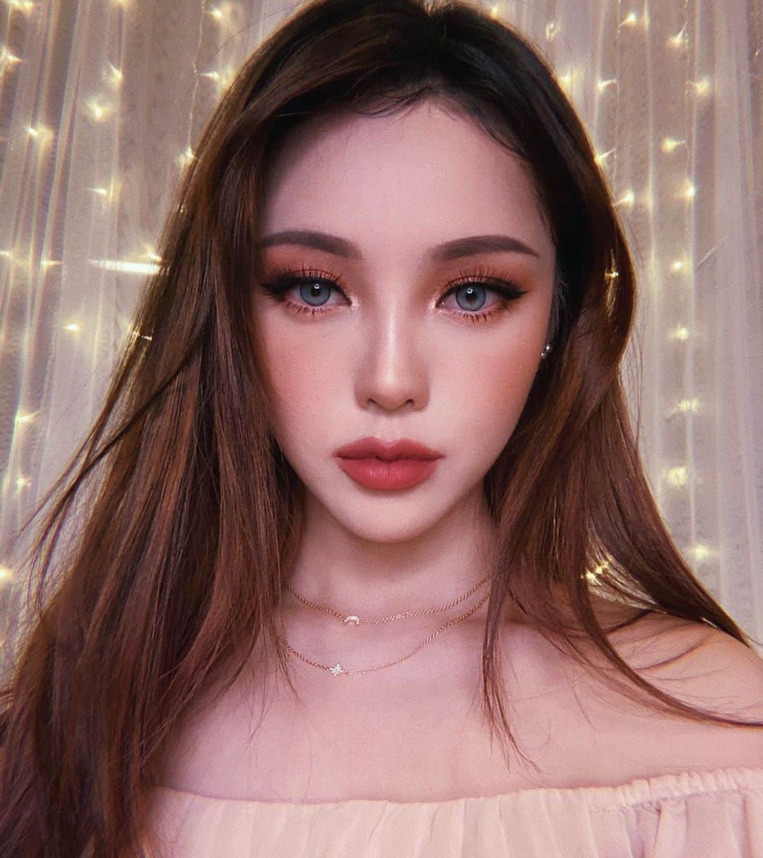ポニーのインスタグラム：「⠀ ⠀ If you're born again, what would you be? 만약 다시 태어난다면 무엇으로 태어나고 싶어요? 🕊」