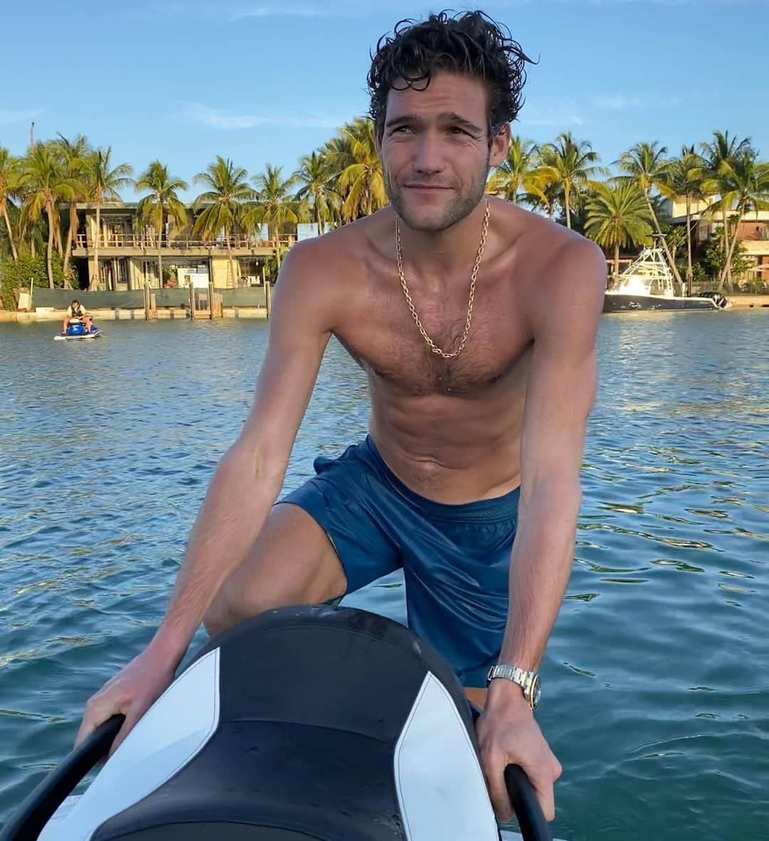 マルコス・アロンソ・メンドーサさんのインスタグラム写真 - (マルコス・アロンソ・メンドーサInstagram)「See you Miami 🌴 and hi London ⚽️💪🥰」2月9日 16時54分 - marcosalonso28